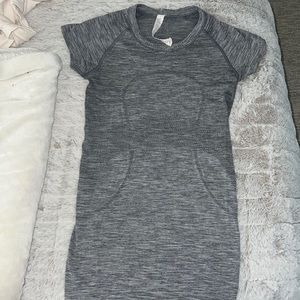 Lululemon swiftly tech top grey
